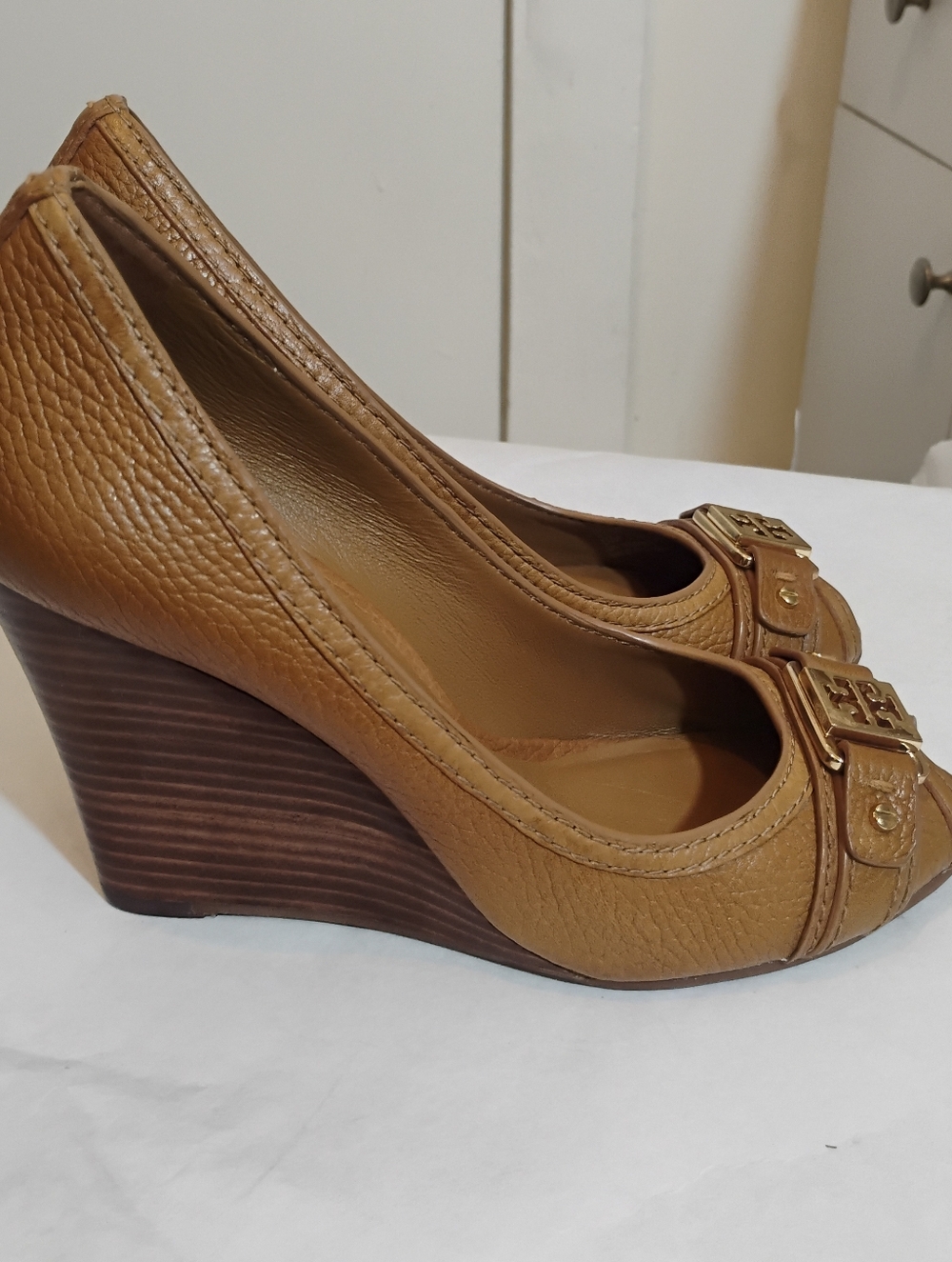 Tory Burch Carnell Peep Toe Wedge Size 6M - Picture 11 of 13